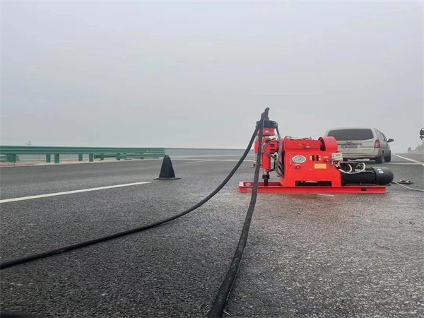 湾岭镇马路路基路面开裂下沉注浆加固灌浆