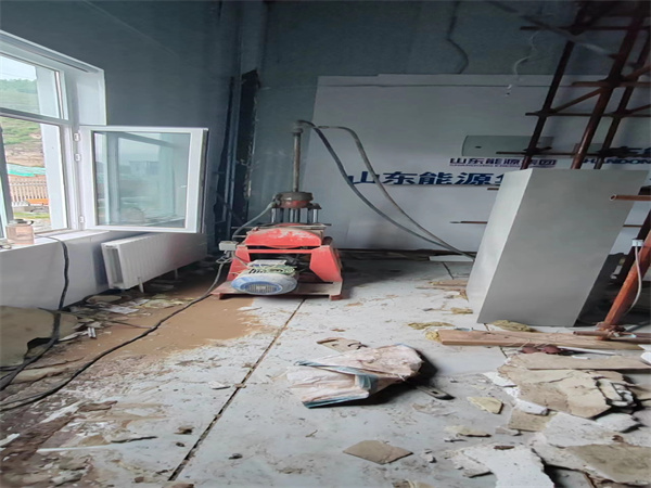 湾岭镇地基基础下沉墙体裂缝加固注浆顶升施工